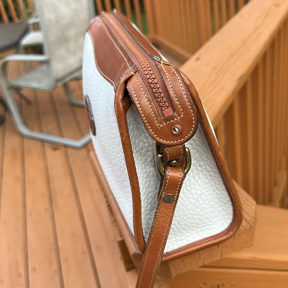 Vintage DOONEY & BOURKE off white two tone leather classic zip top shoulder bag - Picture 5 of 15